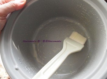 step7: 電飯煲內鍋塗一層薄油