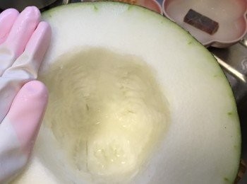 step4: 刮籽部份也很不難處理，籽部份很軟身