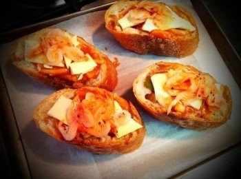 step5: 鋪上起司及櫻花蝦放烤箱約3分鐘,美味即上桌!