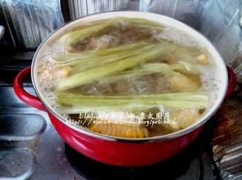 step7: 先用中火煲15分鐘至滾起