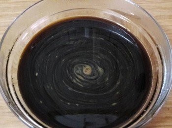 step2: 先把清水煮滾後 , 加入黑糖煮溶 , 放涼備用