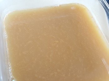 step13: - 隔去蝦頭，<span class="group_2">蝦湯</span>備用。