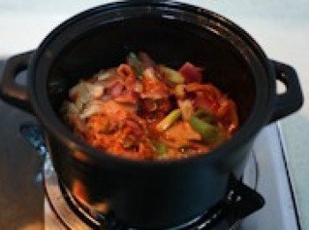 step5: 加入泡菜翻炒出香味