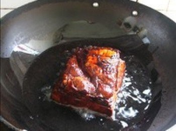 step8: 炸好的肉塊切8毫米的厚片