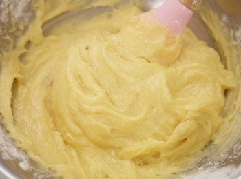 step4: 拌勻至無粉狀成麵糊狀態:)