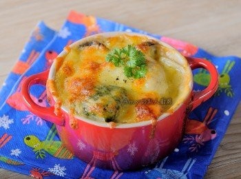 step4: 烤至金黃色的乳酪絲,搭配濃郁奶油白醬的米飯,好吃又滿足~