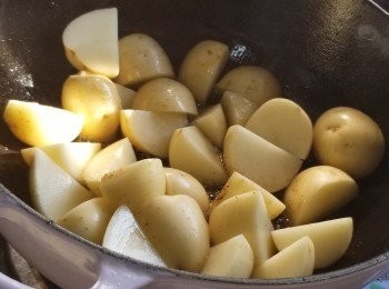 step2: 將馬鈴薯走油。