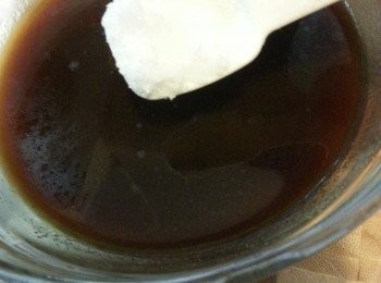 step3: 因我自製的照燒汁偏甜,所以加半茶匙鹽拌勻,如照燒汁夠咸可以不需要加鹽