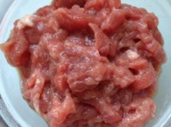 step2: 醃製牛肉並切成絲