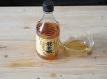 step7: 做醋飯的調味汁。我用的是日本的純米醋