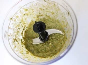 step3: 開動攪拌機打碎所有材料即成