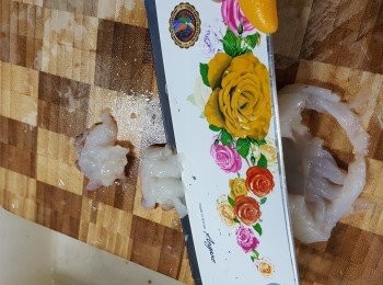 step3: 再由蝦的尾部開始,斜切厚段