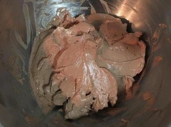 step18: 繼續打到硬挺即可，放到冰箱冷藏備用。