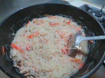 step6: 收汁撒上白胡椒.及調味