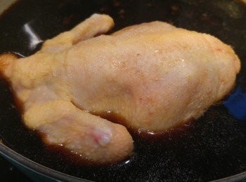 step6: 一隻一隻煮到雞上色,過程應該唔過十分鐘。