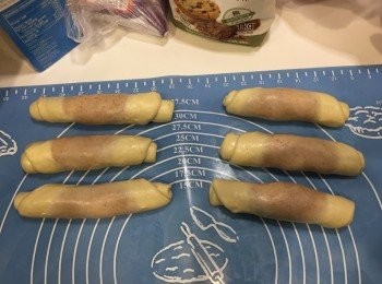 step10: 捲好6條後用半濕布（少少濕已經可以）蓋上20分鐘。