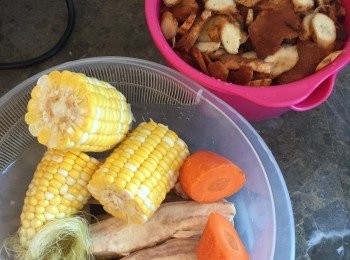 step1: 將所有材料去皮洗淨，陳皮浸軟、豬肉先出水（* 凍水落肉）