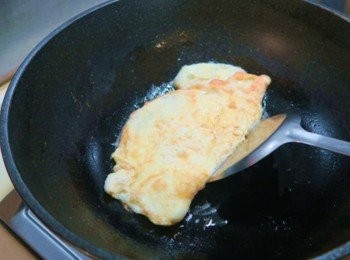 step4: 全蛋打散下鍋煎