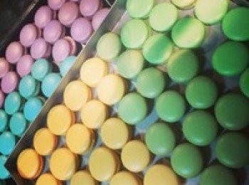 step11: 幾個內餡兒配方：巧克力甘納許，網上最多的，100g奶油煮沸加100g黑巧克力（我用的明治巧克力），然後加40g黃油攪拌，冷藏就好了，味道很濃厚，黑巧克力的苦味也會中和甜味