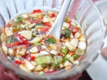 step4: 將<span class="group_2">醬料</span>拌勻~