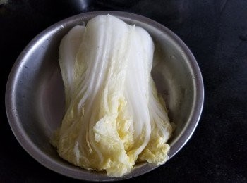 step2: 先用黃酒，糖，雞粉汋熟備用