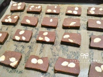 step9: 放於烤盤上，180℃ ~ 190℃烤焙10-15分鐘，即可。