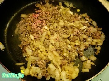 step7: 加入免治牛肉炒鬆。