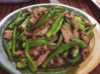 step7: 牛柳熟了就可以盛盤了，切記不要炒太久，牛柳炒的太老的話就嚼不動了。