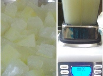 step3: 冬瓜粒蒸至透明，用攪拌機打成蓉。把冬瓜蓉，蝦湯，雞湯和200ml水一起煮沸後，下蝦粒，帶子粒和豆腐粒。