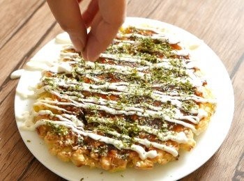 step9: 灑上海苔粉。