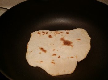 step4: 將麵團用木棍壓薄, 放在易潔鑊內不需放油, 以中細火煎熟兩面, 便可盛起.