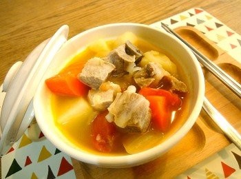 step4: 小火悶煮30分鐘，加入適量的鹽巴即可。