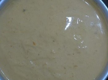 step14: 拎出蛋糕，快速將燕菜水淋在南瓜慕斯蛋糕上，入雪櫃雪5小時以上或雪過夜