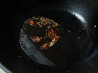 step7: 把蠔油  醬油 鹽加入拌炒