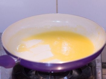 step10: 醬汁煮滾後可加入生粉水，慢慢推至理想濃稠度便可