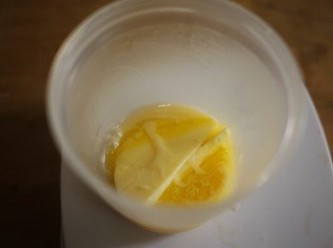 step7: 趁發酵時,把黃油拿出來室溫軟化,接著和煉乳一起攪拌成煉乳醬