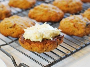 step12: 將兩片餅乾中間抹上適量<span class="group_2">乳酪夾心</span>即可（室溫享用、冷藏儲存）