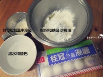 step1: 材料如圖說明: 酵母粉溫水溶解 麵粉加糖及沙拉油 溫水40g加鹽 桂冠芝麻湯圓一盒(10顆)