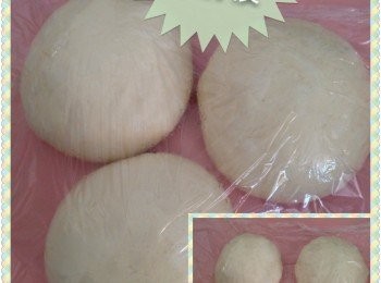 step5: 4.  取出發酵好麵團，分割成三等份，用手掌心輕輕拍打麵團排氣，再輕輕滾圓，蓋上保鮮紙，室溫放置（中間發酵）20分鐘