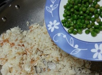 step14: 再落青豆炒勻即可