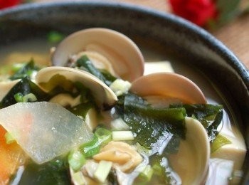 step8: 肥美的蛤蜊帶著鮮美的海味讓這道湯品更有味道。