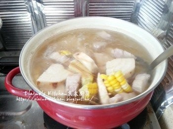 step4: 再加入豬腩肉及粉葛拌勻用中火煲30分鐘