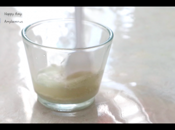 step1: 乾酵母混合暖水，靜待15分鐘。