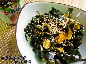 step4: 超簡單的涼拌料理燙一下、拌一拌就可以食用了﹐用牛頭牌香椿炸醬多了香椿香氣、炸醬的美味! 夏天就是要來個清爽又快速懶人料理XD