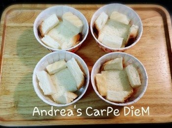 step1: 將吐司鋪在杯底和邊緣(如圖) 我是一杯用半片,可視個人家中烘烤容器增減~