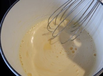 step3: 再慢慢加入牛奶拌勻