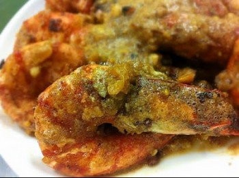 step6: 放入大蝦輕炒至沾滿蛋黃，即可。