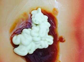 step5: 茄汁蛋黃醬用一比一分量拌勻，做千島醬