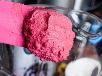 step3: 打至如圖般，再放入冰箱雪最少兩小時即成～