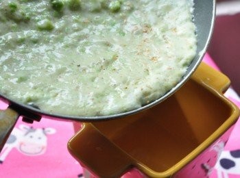 step10: 取出容器，將香濃的毛豆濃湯倒入